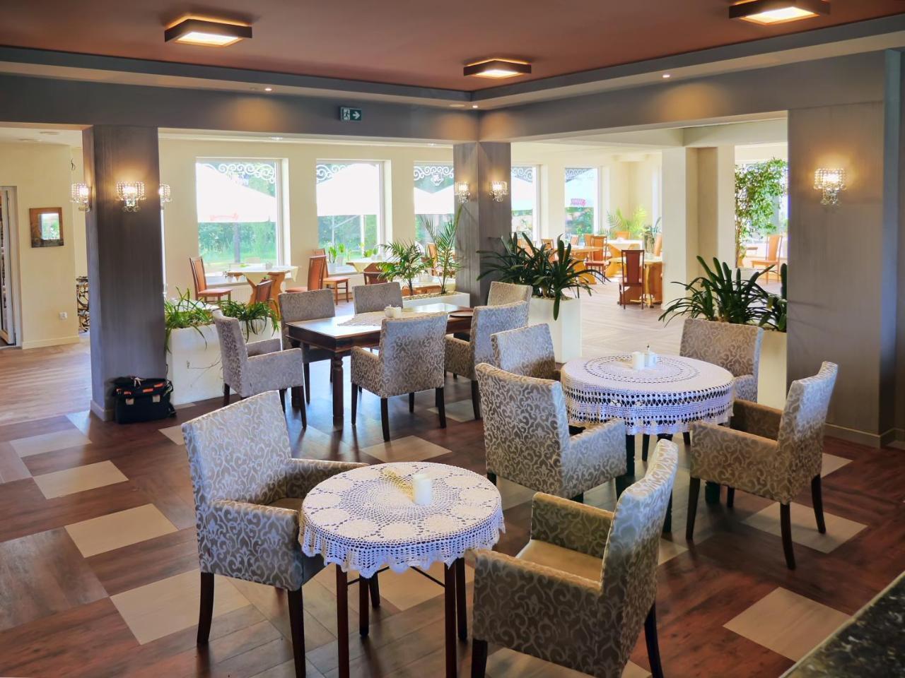 Dwor Wapowce Hotel Ngoại thất bức ảnh